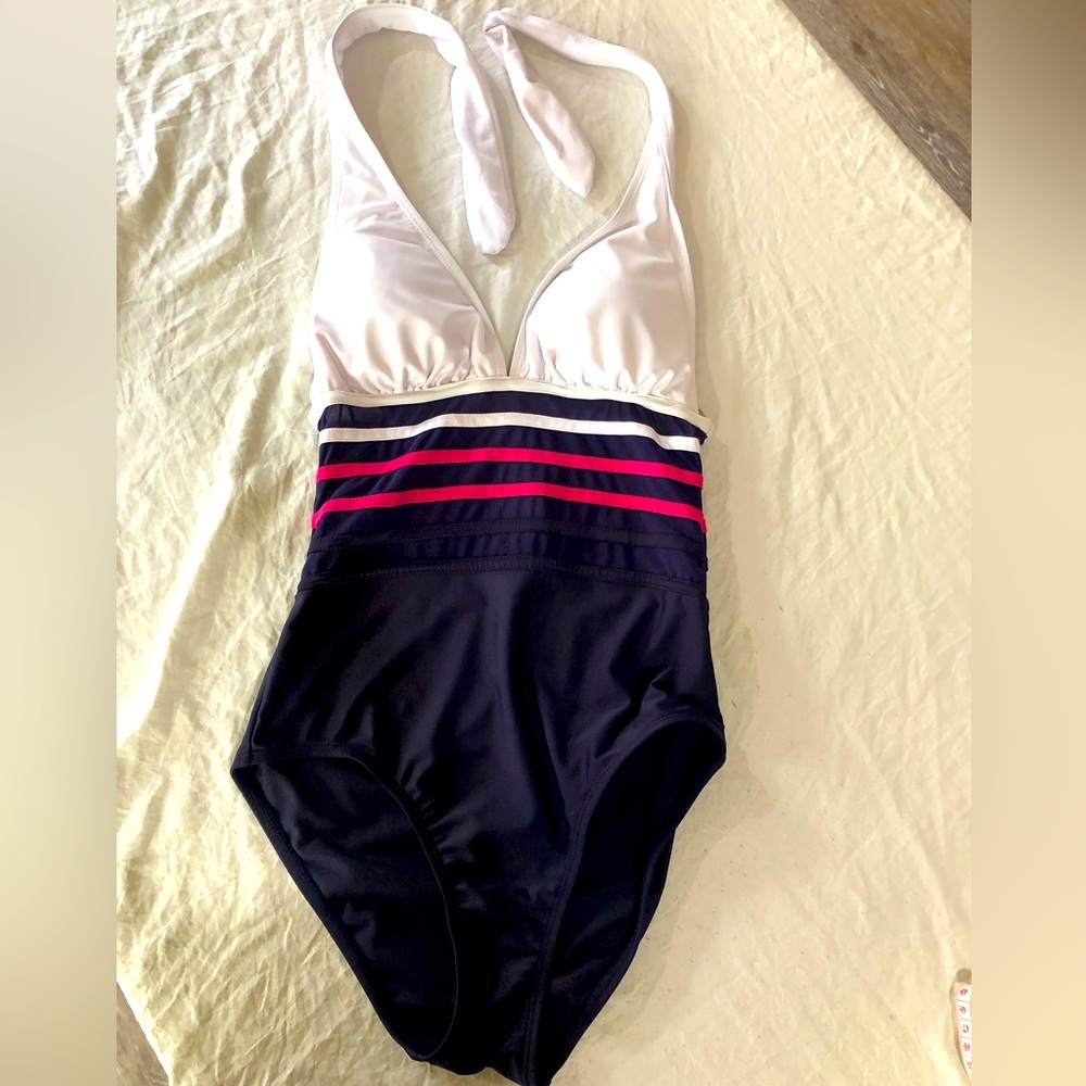Women’s bathing suit